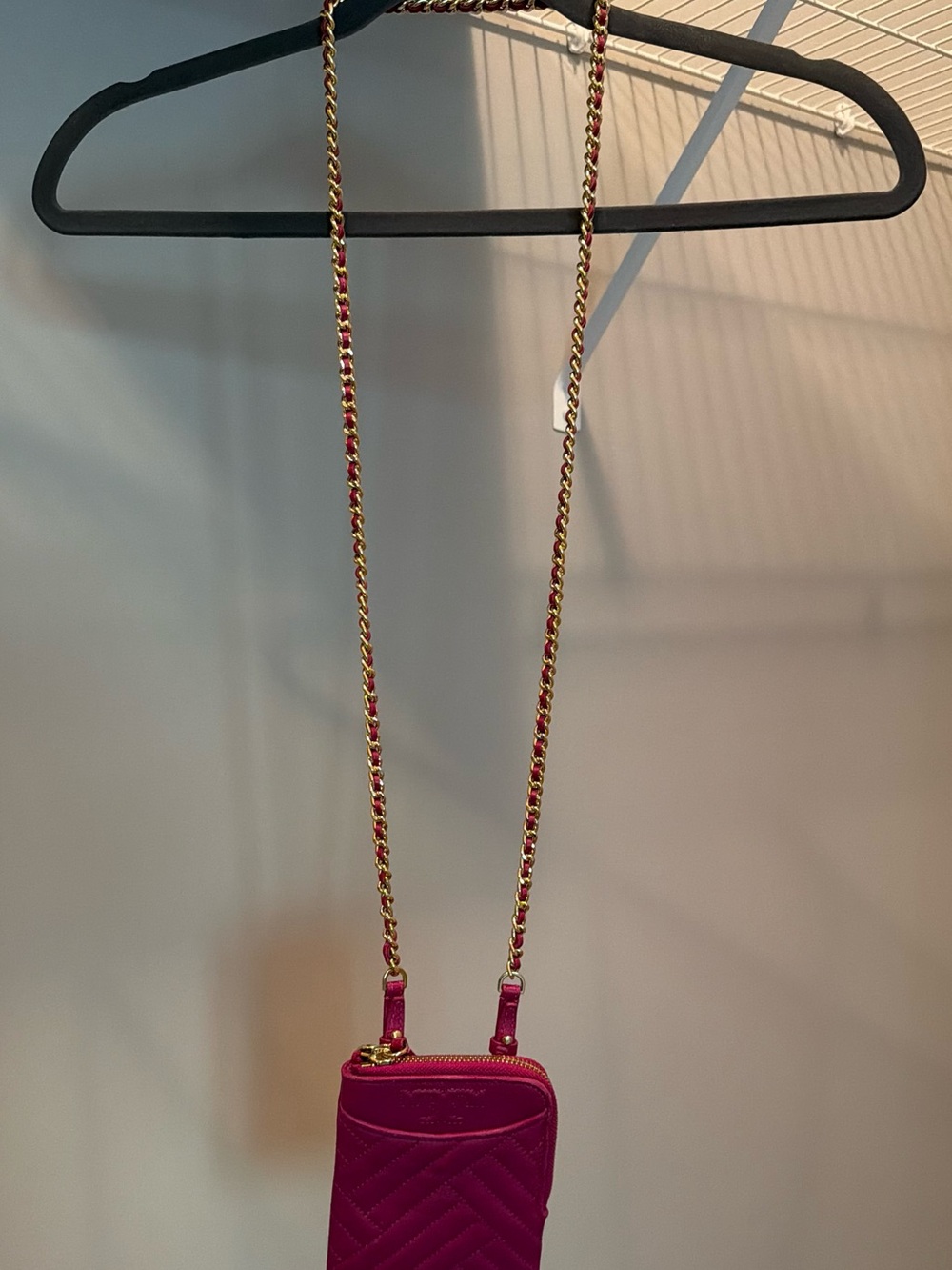 Tory Burch Fuchsia Quilted Leather Crossbody Bag with Chain - Picture 4 of 7